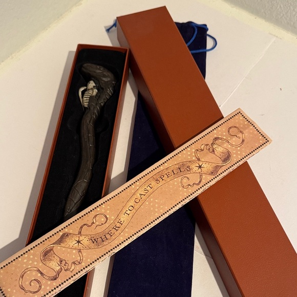 Harry Potter Universal Studios Wand - Picture 1 of 2